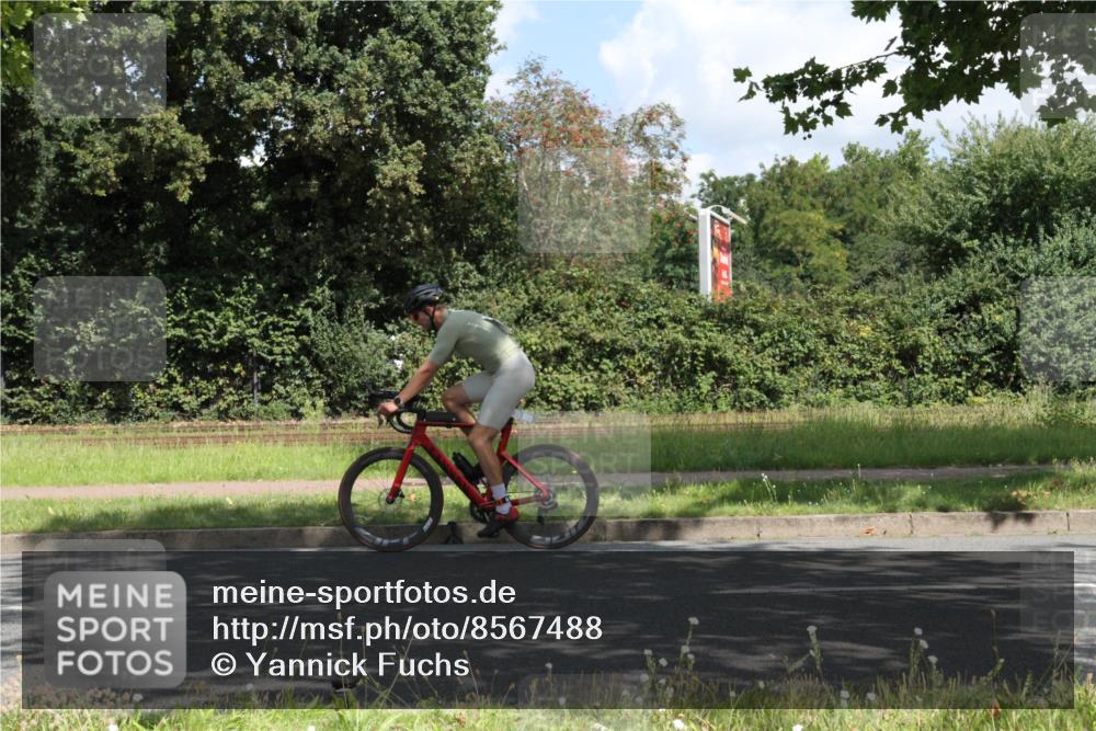 10.08.2025 - GEWOBA Citytriathlon Bremen Yannick Fuchs http://msf.ph/oto/8567488 10.08.2025 12:38:02 Radfahren 618, 671, 761, 764, 782, 825, 844, 1018 meine-sportfotos.de
