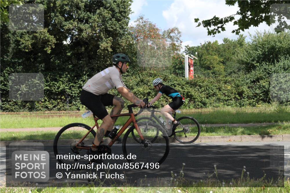 10.08.2025 - GEWOBA Citytriathlon Bremen Yannick Fuchs http://msf.ph/oto/8567496 10.08.2025 12:38:11 Radfahren 557, 618, 671, 761, 764, 782, 784, 825, 844, 853, 1018 meine-sportfotos.de