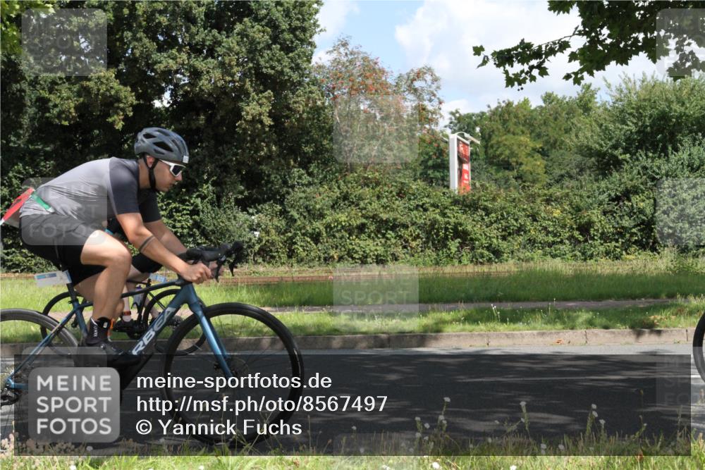 10.08.2025 - GEWOBA Citytriathlon Bremen Yannick Fuchs http://msf.ph/oto/8567497 10.08.2025 12:38:11 Radfahren 557, 618, 671, 761, 764, 782, 784, 825, 844, 853, 1018 meine-sportfotos.de