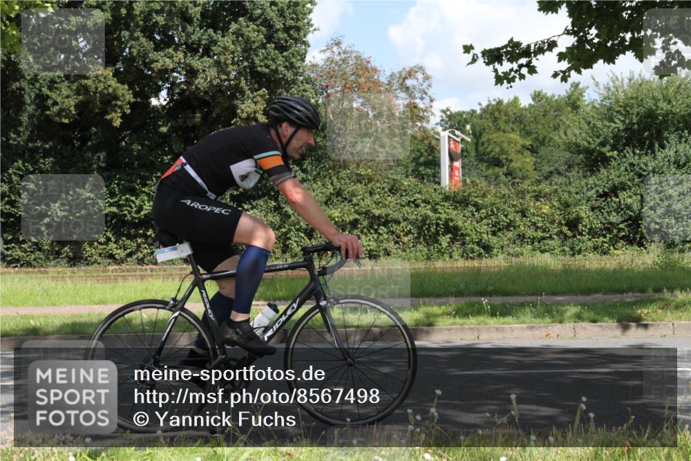 10.08.2025 - GEWOBA Citytriathlon Bremen Yannick Fuchs http://msf.ph/oto/8567498 10.08.2025 12:38:12 Radfahren 557, 618, 671, 761, 764, 782, 784, 825, 844, 853, 1018 meine-sportfotos.de