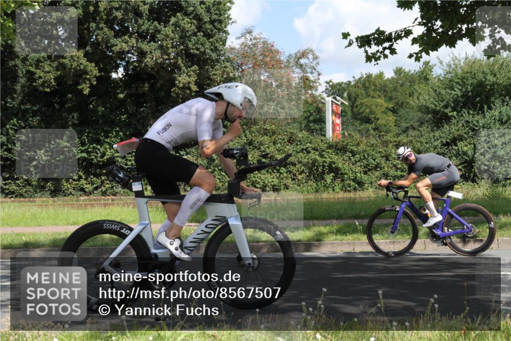10.08.2025 - GEWOBA Citytriathlon Bremen Yannick Fuchs http://msf.ph/oto/8567507 10.08.2025 12:38:22 Radfahren 557, 671, 764, 784, 825, 844, 853, 1018 meine-sportfotos.de