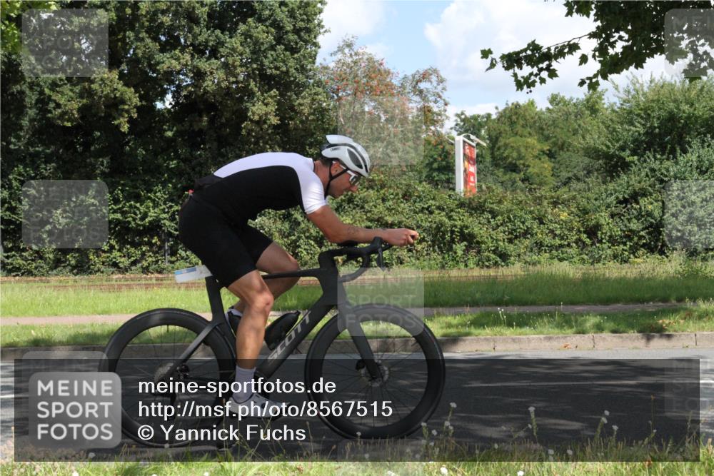 10.08.2025 - GEWOBA Citytriathlon Bremen Yannick Fuchs http://msf.ph/oto/8567515 10.08.2025 12:38:36 Radfahren 557, 634, 662, 740, 772, 797, 940 meine-sportfotos.de