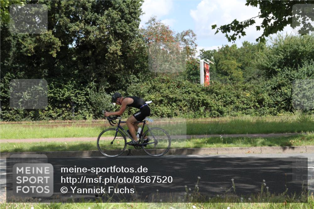 10.08.2025 - GEWOBA Citytriathlon Bremen Yannick Fuchs http://msf.ph/oto/8567520 10.08.2025 12:38:43 Radfahren 555, 634, 662, 720, 740, 762, 772, 797, 892, 940, 1019 meine-sportfotos.de