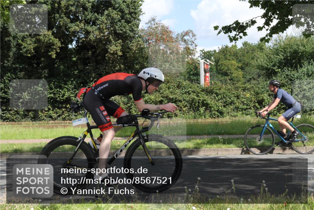 10.08.2025 - GEWOBA Citytriathlon Bremen Yannick Fuchs http://msf.ph/oto/8567521 10.08.2025 12:38:44 Radfahren 555, 634, 662, 720, 740, 762, 772, 797, 892, 940, 1019 meine-sportfotos.de