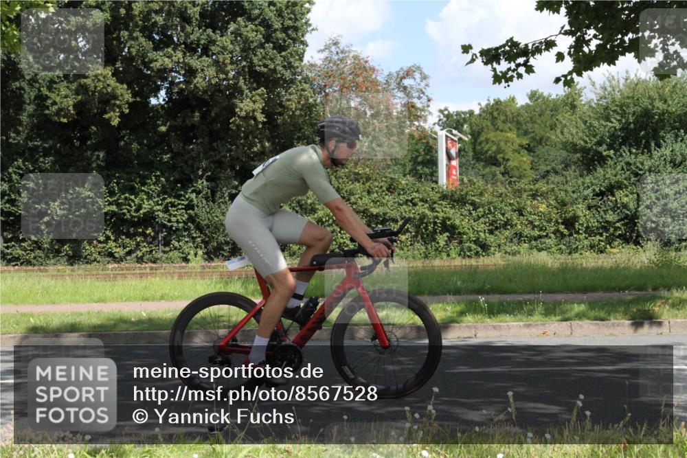 10.08.2025 - GEWOBA Citytriathlon Bremen Yannick Fuchs http://msf.ph/oto/8567528 10.08.2025 12:38:54 Radfahren 555, 658, 720, 740, 762, 772, 797, 892, 940, 969, 978, 1019 meine-sportfotos.de