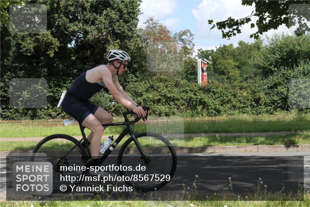 10.08.2025 - GEWOBA Citytriathlon Bremen Yannick Fuchs http://msf.ph/oto/8567529 10.08.2025 12:38:54 Radfahren 555, 658, 720, 740, 762, 772, 797, 892, 940, 969, 978, 1019 meine-sportfotos.de