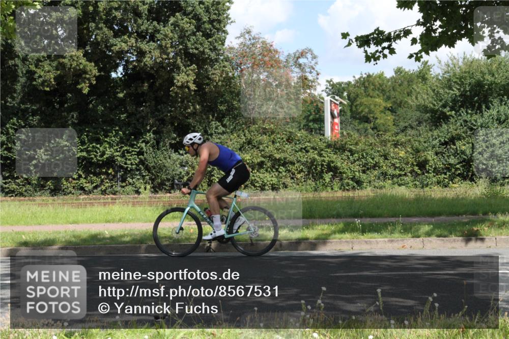10.08.2025 - GEWOBA Citytriathlon Bremen Yannick Fuchs http://msf.ph/oto/8567531 10.08.2025 12:38:57 Radfahren 555, 658, 720, 740, 762, 797, 892, 940, 969, 978, 1019 meine-sportfotos.de