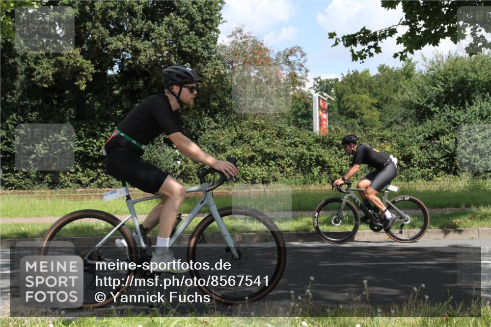 10.08.2025 - GEWOBA Citytriathlon Bremen Yannick Fuchs http://msf.ph/oto/8567541 10.08.2025 12:39:12 Radfahren 658, 696, 709, 729, 758, 900, 969, 978, 1006 meine-sportfotos.de