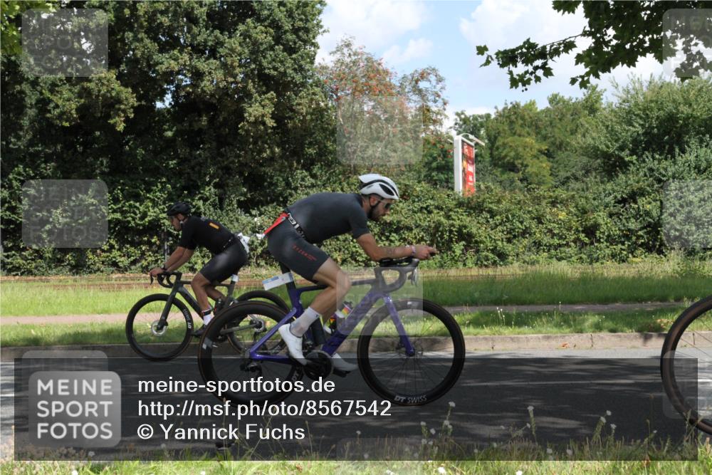 10.08.2025 - GEWOBA Citytriathlon Bremen Yannick Fuchs http://msf.ph/oto/8567542 10.08.2025 12:39:12 Radfahren 658, 696, 709, 729, 758, 900, 969, 978, 1006 meine-sportfotos.de
