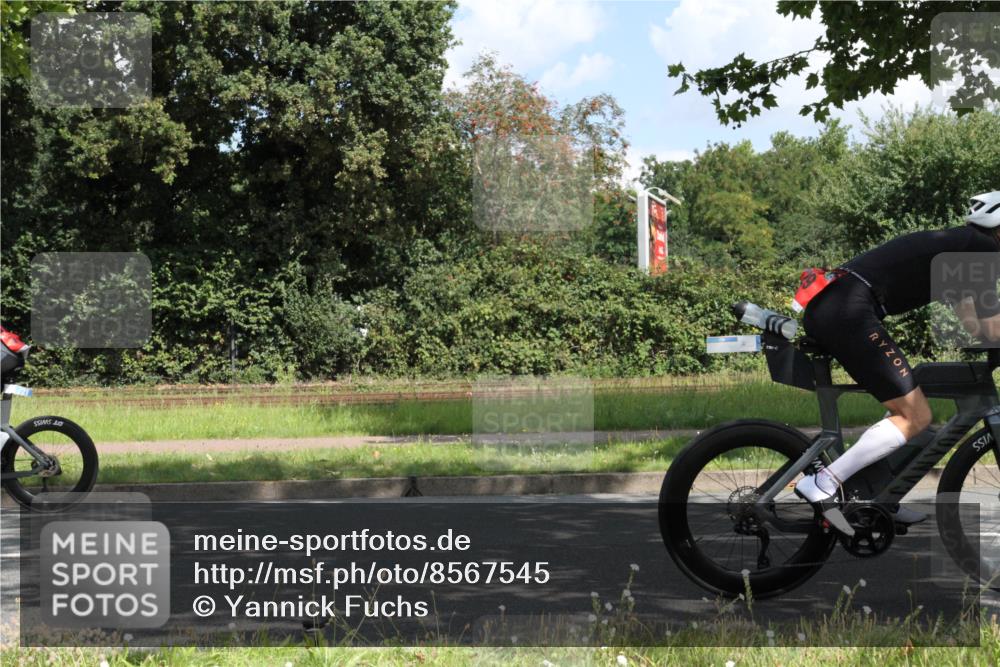10.08.2025 - GEWOBA Citytriathlon Bremen Yannick Fuchs http://msf.ph/oto/8567545 10.08.2025 12:39:15 Radfahren 658, 696, 709, 729, 758, 869, 900, 969, 1006 meine-sportfotos.de