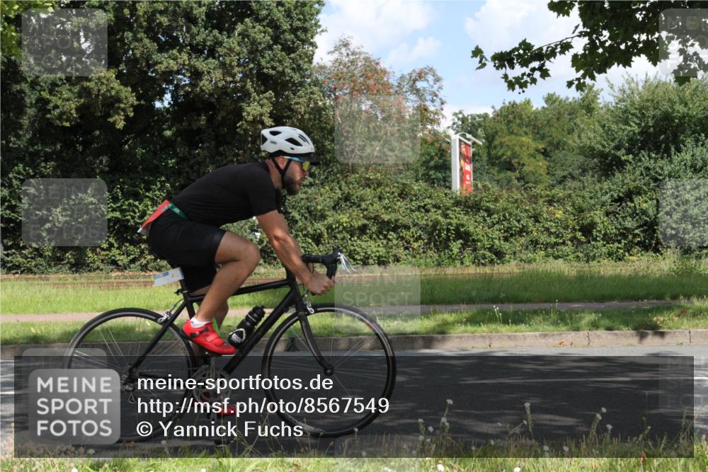 10.08.2025 - GEWOBA Citytriathlon Bremen Yannick Fuchs http://msf.ph/oto/8567549 10.08.2025 12:39:19 Radfahren 696, 709, 729, 758, 869, 900, 1006 meine-sportfotos.de