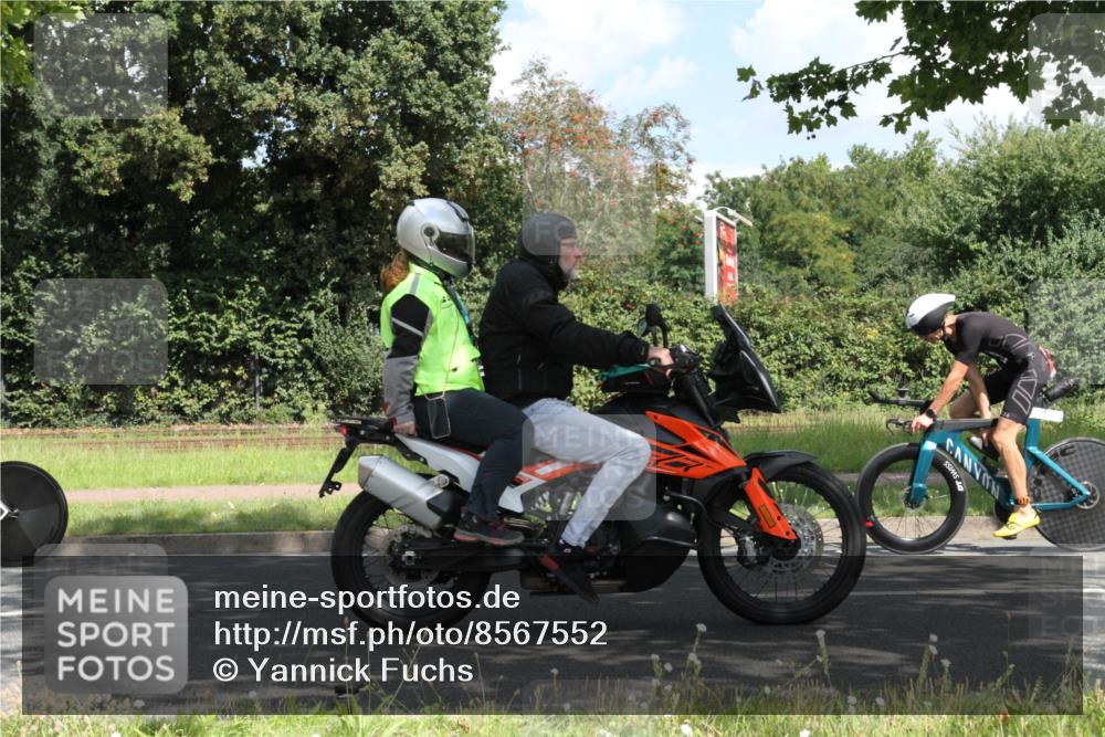 10.08.2025 - GEWOBA Citytriathlon Bremen Yannick Fuchs http://msf.ph/oto/8567552 10.08.2025 12:39:23 Radfahren 696, 709, 729, 758, 795, 869, 900, 1006 meine-sportfotos.de