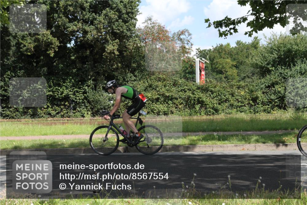 10.08.2025 - GEWOBA Citytriathlon Bremen Yannick Fuchs http://msf.ph/oto/8567554 10.08.2025 12:39:24 Radfahren 696, 709, 729, 758, 795, 869, 1006 meine-sportfotos.de