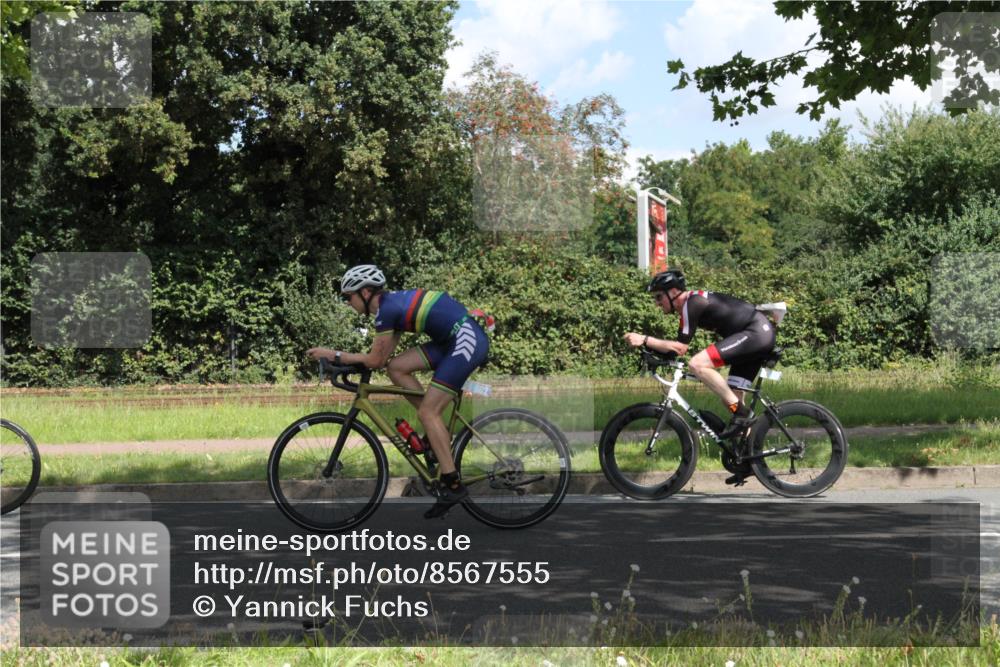10.08.2025 - GEWOBA Citytriathlon Bremen Yannick Fuchs http://msf.ph/oto/8567555 10.08.2025 12:39:24 Radfahren 696, 709, 729, 758, 795, 869, 1006 meine-sportfotos.de