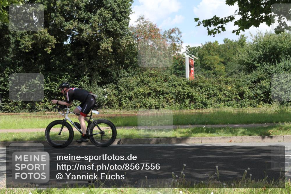 10.08.2025 - GEWOBA Citytriathlon Bremen Yannick Fuchs http://msf.ph/oto/8567556 10.08.2025 12:39:25 Radfahren 572, 696, 709, 729, 758, 795, 869, 1006 meine-sportfotos.de