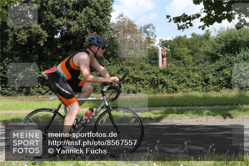 10.08.2025 - GEWOBA Citytriathlon Bremen Yannick Fuchs http://msf.ph/oto/8567557 10.08.2025 12:39:25 Radfahren 572, 696, 709, 729, 758, 795, 869, 1006 meine-sportfotos.de