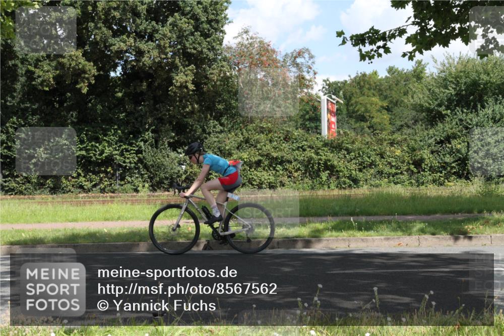 10.08.2025 - GEWOBA Citytriathlon Bremen Yannick Fuchs http://msf.ph/oto/8567562 10.08.2025 12:39:32 Radfahren 572, 758, 795, 813, 869 meine-sportfotos.de