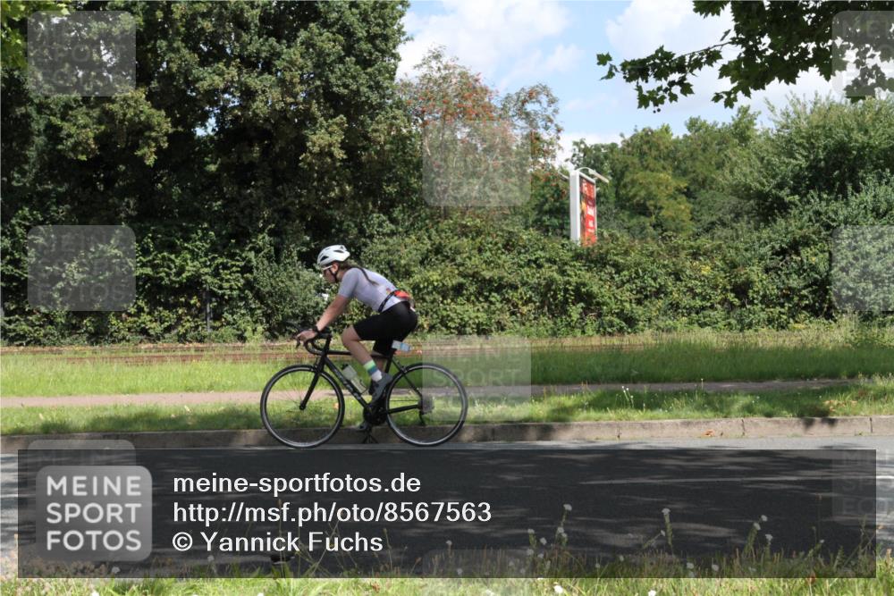 10.08.2025 - GEWOBA Citytriathlon Bremen Yannick Fuchs http://msf.ph/oto/8567563 10.08.2025 12:39:34 Radfahren 572, 758, 795, 813, 869 meine-sportfotos.de
