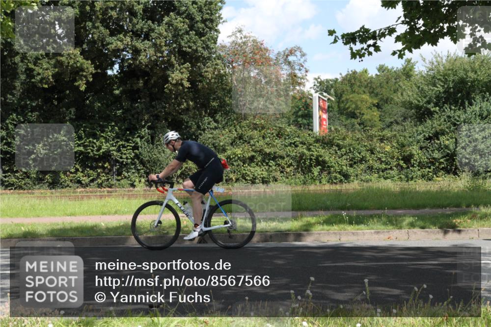 10.08.2025 - GEWOBA Citytriathlon Bremen Yannick Fuchs http://msf.ph/oto/8567566 10.08.2025 12:39:38 Radfahren 572, 589, 795, 813, 869 meine-sportfotos.de