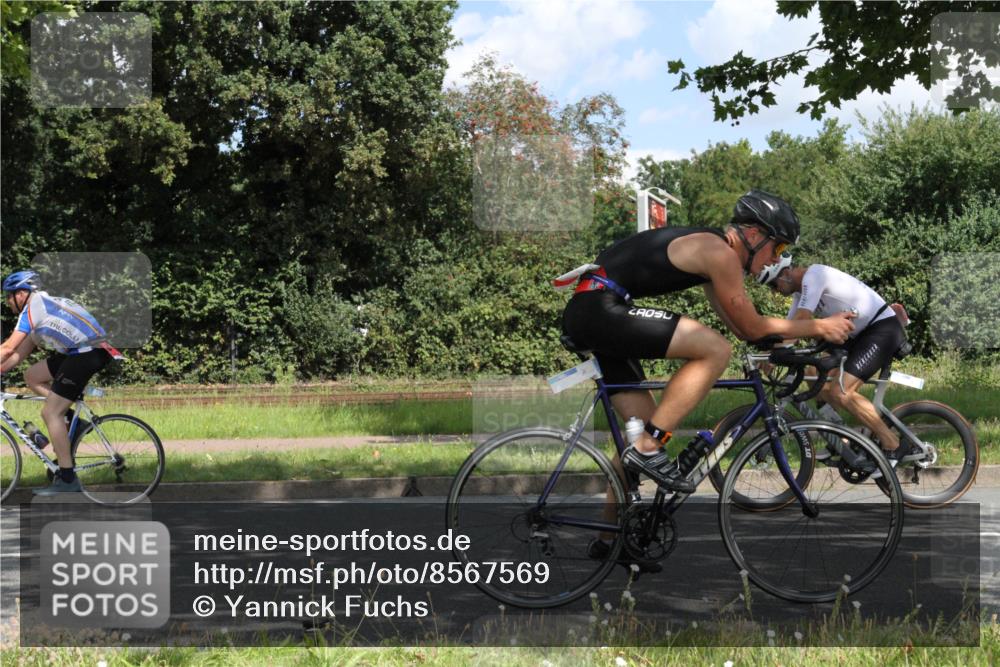 10.08.2025 - GEWOBA Citytriathlon Bremen Yannick Fuchs http://msf.ph/oto/8567569 10.08.2025 12:39:40 Radfahren 572, 589, 795, 813, 869 meine-sportfotos.de