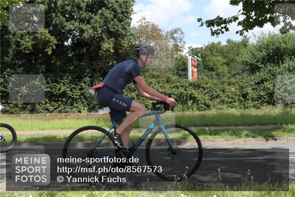 10.08.2025 - GEWOBA Citytriathlon Bremen Yannick Fuchs http://msf.ph/oto/8567573 10.08.2025 12:39:42 Radfahren 572, 589, 795, 813 meine-sportfotos.de