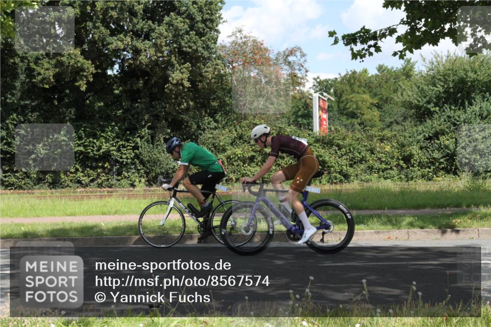 10.08.2025 - GEWOBA Citytriathlon Bremen Yannick Fuchs http://msf.ph/oto/8567574 10.08.2025 12:39:45 Radfahren 572, 589, 795, 813 meine-sportfotos.de