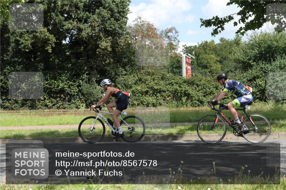 10.08.2025 - GEWOBA Citytriathlon Bremen Yannick Fuchs http://msf.ph/oto/8567578 10.08.2025 12:39:52 Radfahren 589, 596, 779, 813, 831, 883, 1028 meine-sportfotos.de