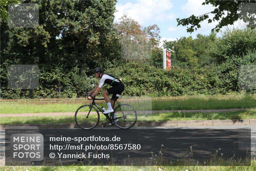 10.08.2025 - GEWOBA Citytriathlon Bremen Yannick Fuchs http://msf.ph/oto/8567580 10.08.2025 12:39:54 Radfahren 589, 596, 721, 779, 831, 880, 883, 1028 meine-sportfotos.de