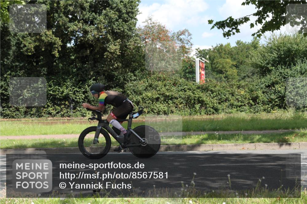10.08.2025 - GEWOBA Citytriathlon Bremen Yannick Fuchs http://msf.ph/oto/8567581 10.08.2025 12:39:56 Radfahren 589, 596, 706, 721, 779, 831, 880, 883, 1028 meine-sportfotos.de