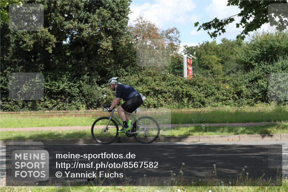 10.08.2025 - GEWOBA Citytriathlon Bremen Yannick Fuchs http://msf.ph/oto/8567582 10.08.2025 12:39:57 Radfahren 589, 596, 690, 706, 721, 779, 831, 880, 883, 1028 meine-sportfotos.de