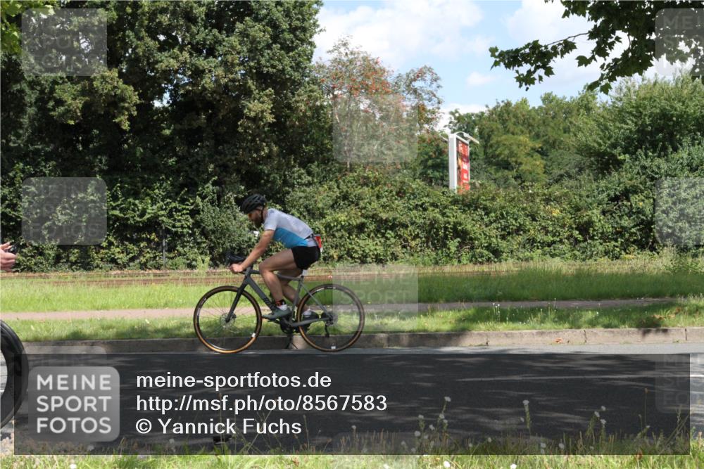10.08.2025 - GEWOBA Citytriathlon Bremen Yannick Fuchs http://msf.ph/oto/8567583 10.08.2025 12:40:00 Radfahren 589, 596, 690, 706, 721, 779, 831, 880, 883, 1028 meine-sportfotos.de