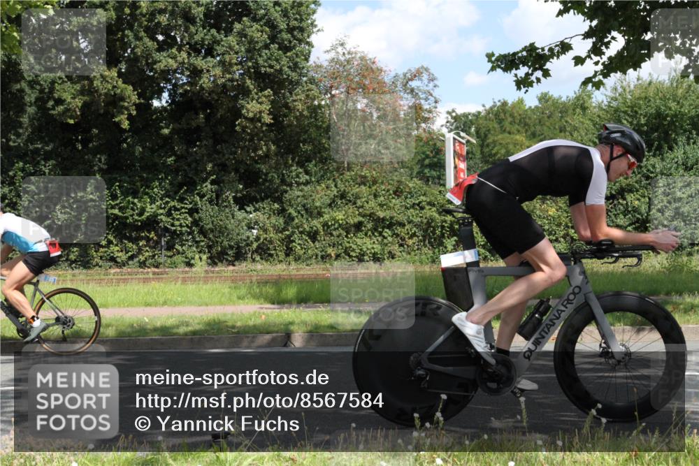 10.08.2025 - GEWOBA Citytriathlon Bremen Yannick Fuchs http://msf.ph/oto/8567584 10.08.2025 12:40:00 Radfahren 589, 596, 690, 706, 721, 779, 831, 880, 883, 1028 meine-sportfotos.de