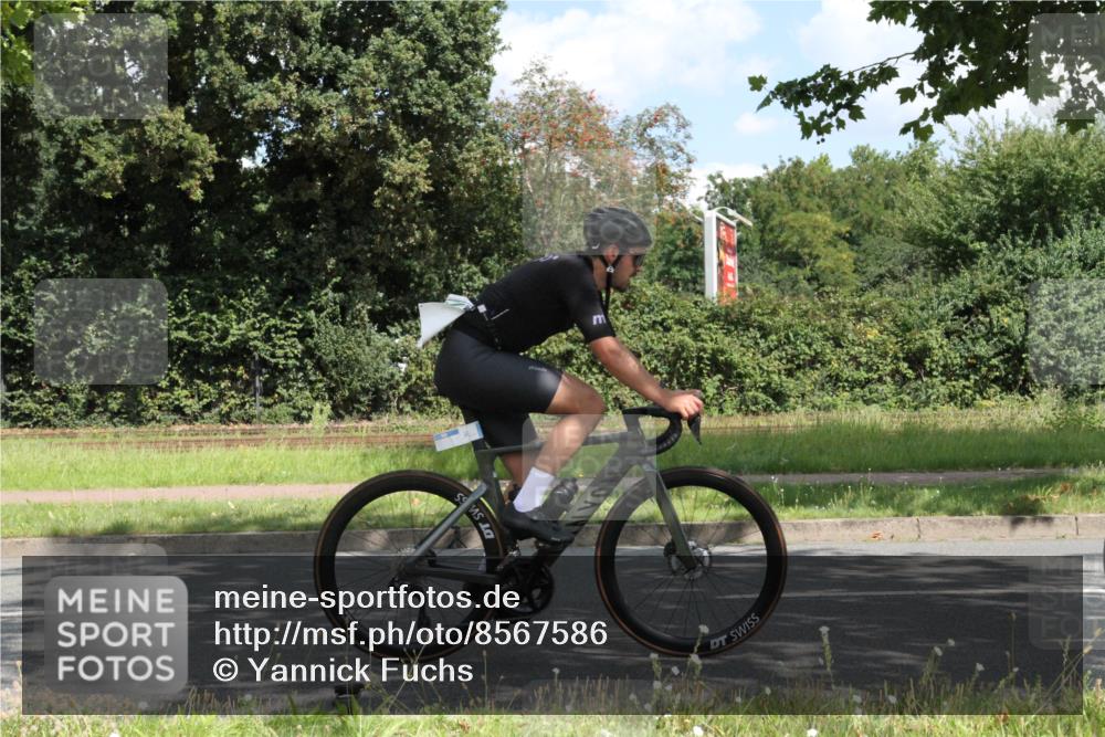 10.08.2025 - GEWOBA Citytriathlon Bremen Yannick Fuchs http://msf.ph/oto/8567586 10.08.2025 12:40:02 Radfahren 589, 596, 690, 706, 721, 779, 831, 880, 883, 896, 1028 meine-sportfotos.de