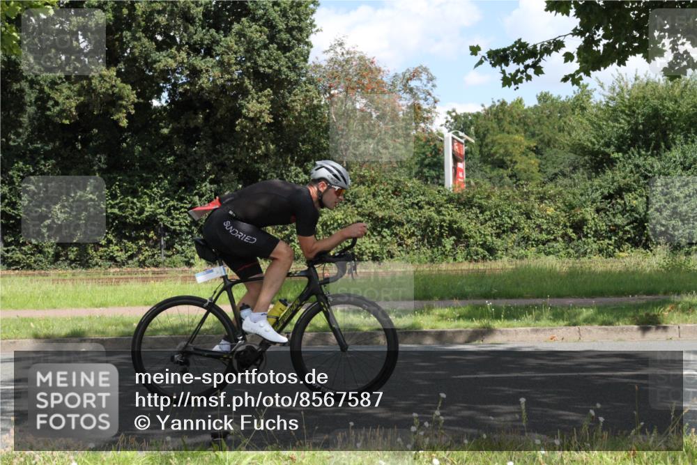 10.08.2025 - GEWOBA Citytriathlon Bremen Yannick Fuchs http://msf.ph/oto/8567587 10.08.2025 12:40:03 Radfahren 589, 596, 690, 706, 721, 779, 831, 880, 883, 890, 896, 1028 meine-sportfotos.de