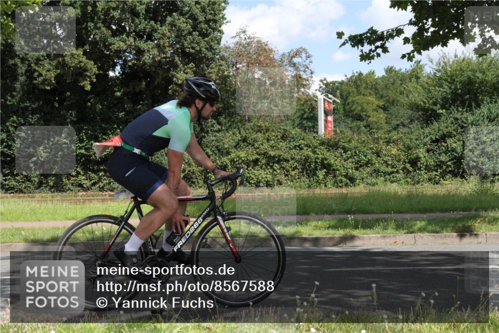 10.08.2025 - GEWOBA Citytriathlon Bremen Yannick Fuchs http://msf.ph/oto/8567588 10.08.2025 12:40:03 Radfahren 589, 596, 690, 706, 721, 779, 831, 880, 883, 890, 896, 1028 meine-sportfotos.de