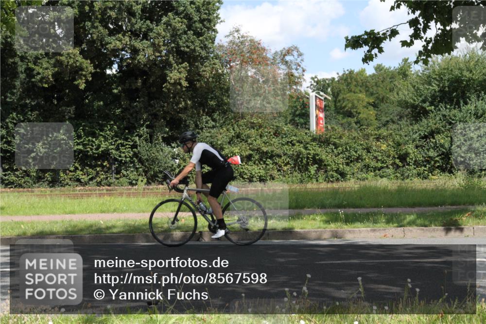 10.08.2025 - GEWOBA Citytriathlon Bremen Yannick Fuchs http://msf.ph/oto/8567598 10.08.2025 12:40:13 Radfahren 559, 581, 596, 602, 690, 706, 721, 779, 815, 831, 880, 883, 890, 896, 899, 975, 1028 meine-sportfotos.de