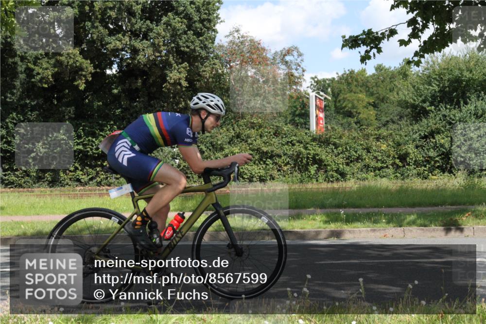 10.08.2025 - GEWOBA Citytriathlon Bremen Yannick Fuchs http://msf.ph/oto/8567599 10.08.2025 12:40:14 Radfahren 559, 581, 596, 602, 690, 706, 721, 779, 815, 831, 880, 883, 890, 896, 899, 949, 975, 1028 meine-sportfotos.de
