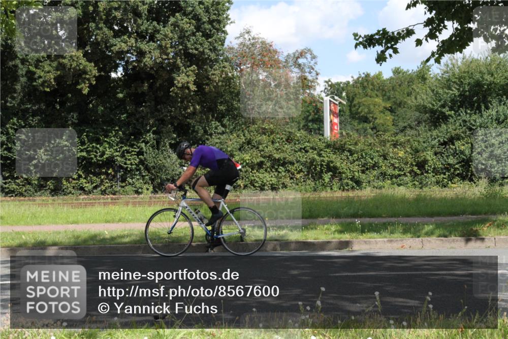 10.08.2025 - GEWOBA Citytriathlon Bremen Yannick Fuchs http://msf.ph/oto/8567600 10.08.2025 12:40:16 Radfahren 559, 581, 602, 690, 706, 721, 737, 779, 815, 880, 890, 896, 899, 910, 949, 975 meine-sportfotos.de