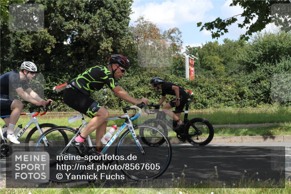 10.08.2025 - GEWOBA Citytriathlon Bremen Yannick Fuchs http://msf.ph/oto/8567605 10.08.2025 12:40:26 Radfahren 559, 581, 597, 602, 672, 723, 737, 815, 848, 870, 879, 890, 896, 899, 910, 949, 975, 1002, 1024 meine-sportfotos.de