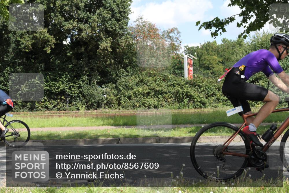 10.08.2025 - GEWOBA Citytriathlon Bremen Yannick Fuchs http://msf.ph/oto/8567609 10.08.2025 12:40:28 Radfahren 559, 581, 597, 602, 672, 723, 737, 815, 848, 870, 879, 890, 899, 910, 949, 975, 1002, 1024 meine-sportfotos.de