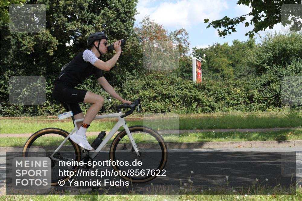 10.08.2025 - GEWOBA Citytriathlon Bremen Yannick Fuchs http://msf.ph/oto/8567622 10.08.2025 12:40:38 Radfahren 581, 597, 606, 672, 723, 737, 802, 829, 848, 870, 879, 910, 921, 949, 1002, 1024 meine-sportfotos.de