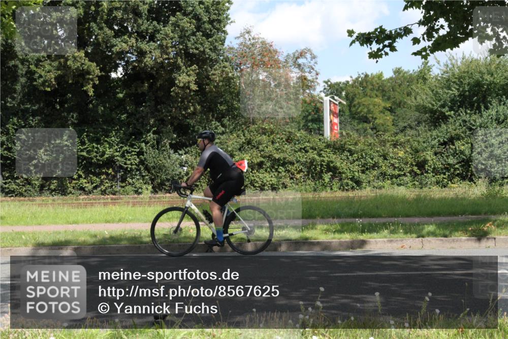 10.08.2025 - GEWOBA Citytriathlon Bremen Yannick Fuchs http://msf.ph/oto/8567625 10.08.2025 12:40:44 Radfahren 606, 672, 723, 785, 802, 829, 848, 870, 879, 921, 1001, 1002, 1024 meine-sportfotos.de