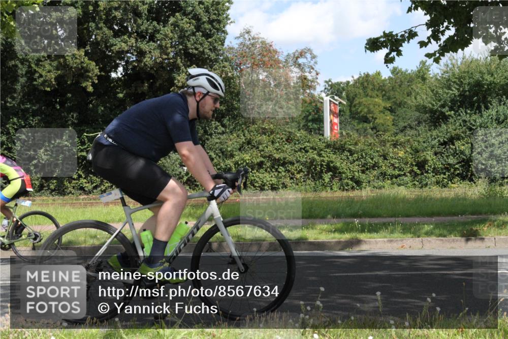 10.08.2025 - GEWOBA Citytriathlon Bremen Yannick Fuchs http://msf.ph/oto/8567634 10.08.2025 12:40:56 Radfahren 606, 650, 660, 665, 785, 802, 803, 921, 1001, 1023 meine-sportfotos.de