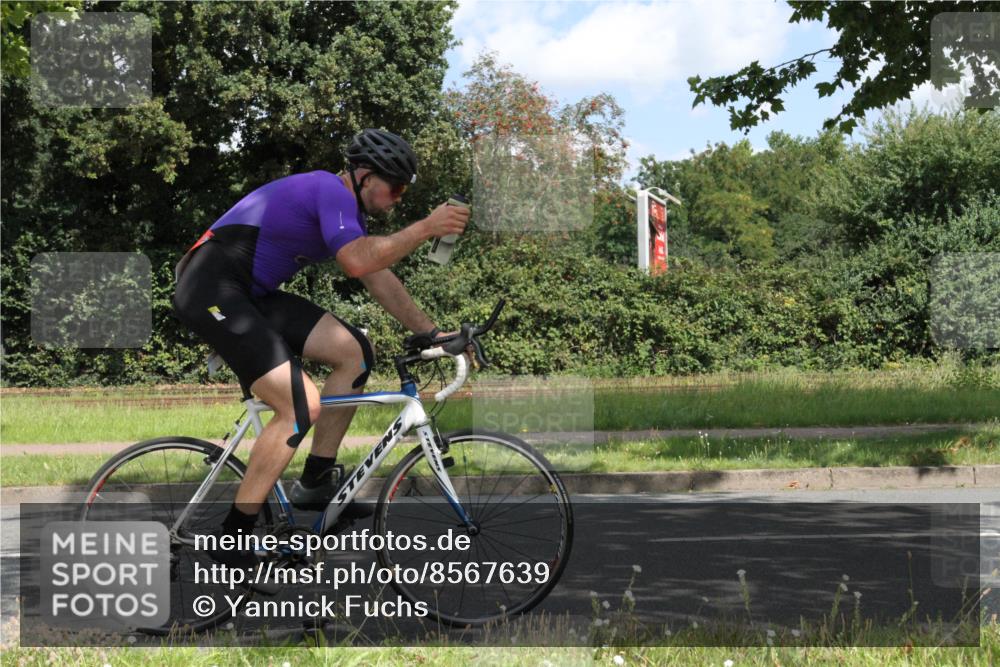 10.08.2025 - GEWOBA Citytriathlon Bremen Yannick Fuchs http://msf.ph/oto/8567639 10.08.2025 12:41:07 Radfahren 568, 650, 660, 665, 755, 785, 803, 830, 934, 1001, 1023 meine-sportfotos.de
