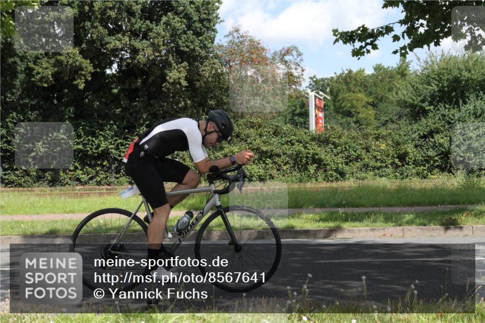 10.08.2025 - GEWOBA Citytriathlon Bremen Yannick Fuchs http://msf.ph/oto/8567641 10.08.2025 12:41:10 Radfahren 568, 650, 660, 665, 755, 803, 830, 849, 934, 1023 meine-sportfotos.de