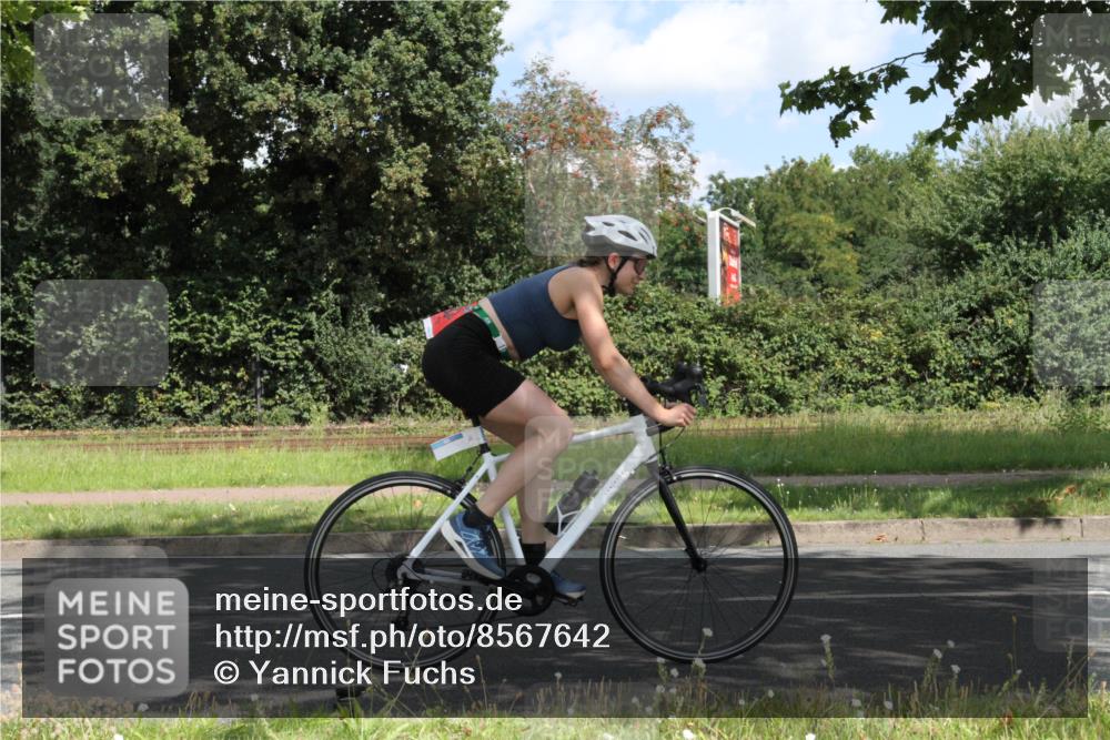 10.08.2025 - GEWOBA Citytriathlon Bremen Yannick Fuchs http://msf.ph/oto/8567642 10.08.2025 12:41:16 Radfahren 568, 660, 665, 705, 730, 755, 803, 830, 849, 862, 934, 1014, 1023 meine-sportfotos.de