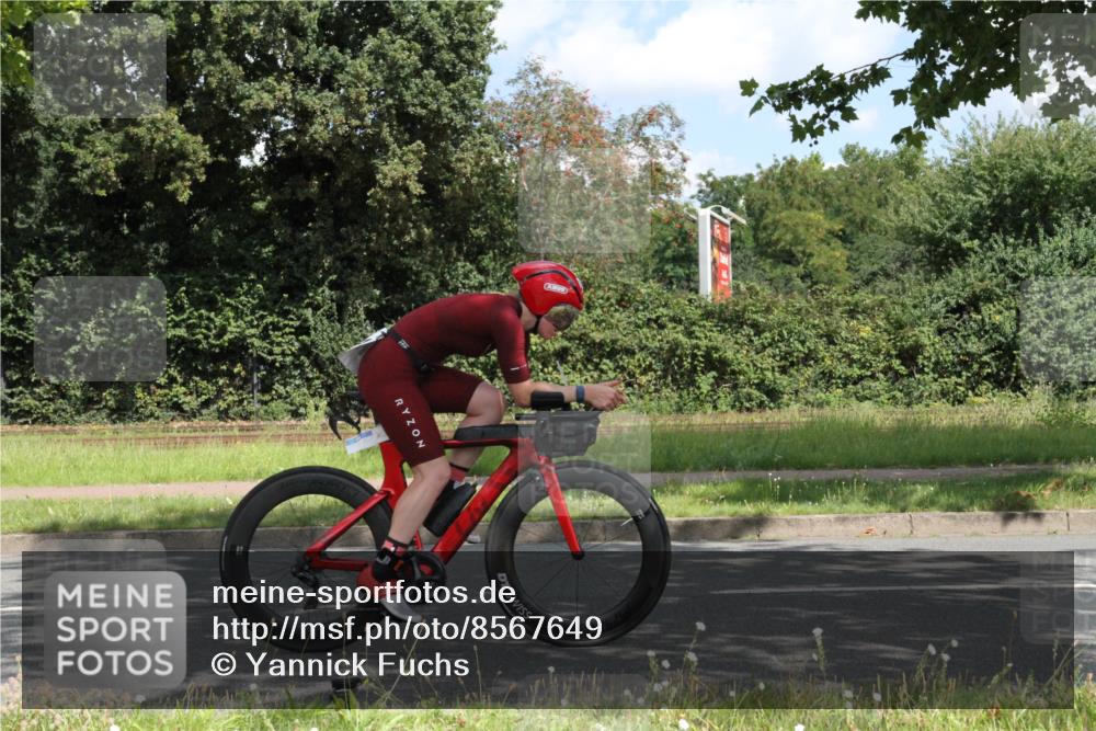 10.08.2025 - GEWOBA Citytriathlon Bremen Yannick Fuchs http://msf.ph/oto/8567649 10.08.2025 12:41:23 Radfahren 568, 609, 619, 705, 730, 755, 830, 849, 862, 934, 1014 meine-sportfotos.de