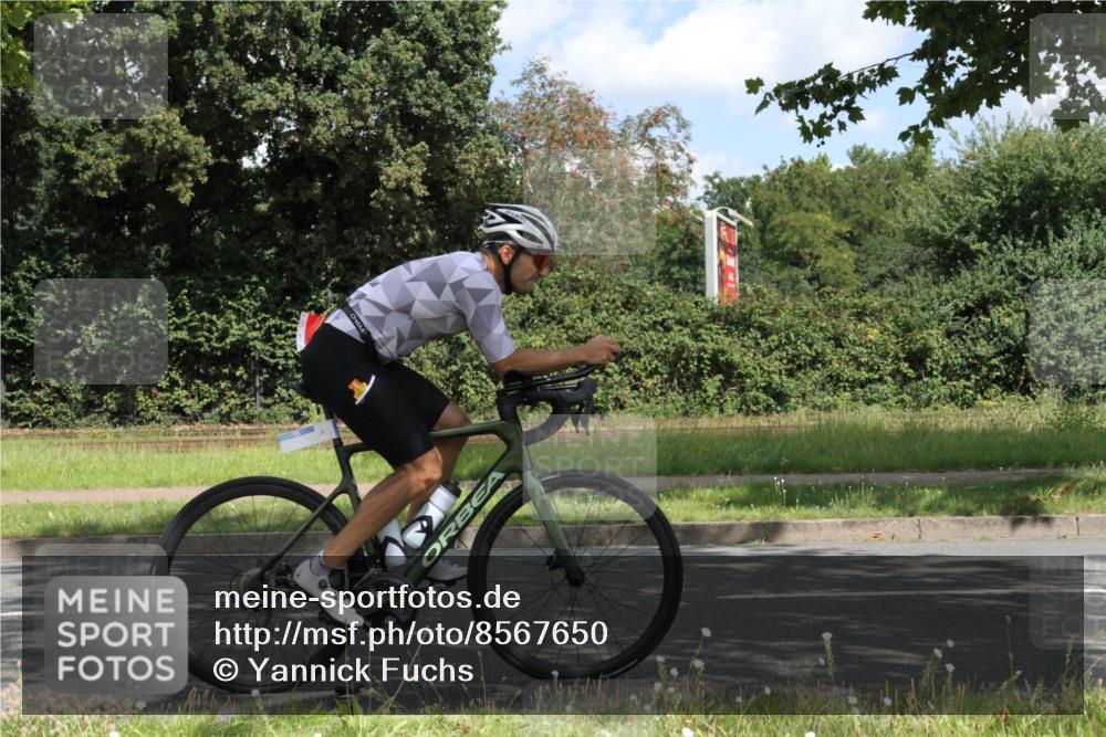10.08.2025 - GEWOBA Citytriathlon Bremen Yannick Fuchs http://msf.ph/oto/8567650 10.08.2025 12:41:23 Radfahren 568, 609, 619, 705, 730, 755, 830, 849, 862, 934, 1014 meine-sportfotos.de