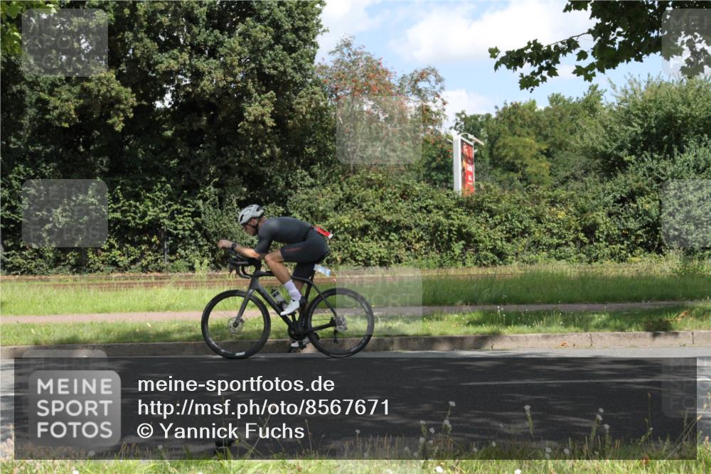 10.08.2025 - GEWOBA Citytriathlon Bremen Yannick Fuchs http://msf.ph/oto/8567671 10.08.2025 12:42:06 Radfahren 698, 754, 923, 926, 1003 meine-sportfotos.de