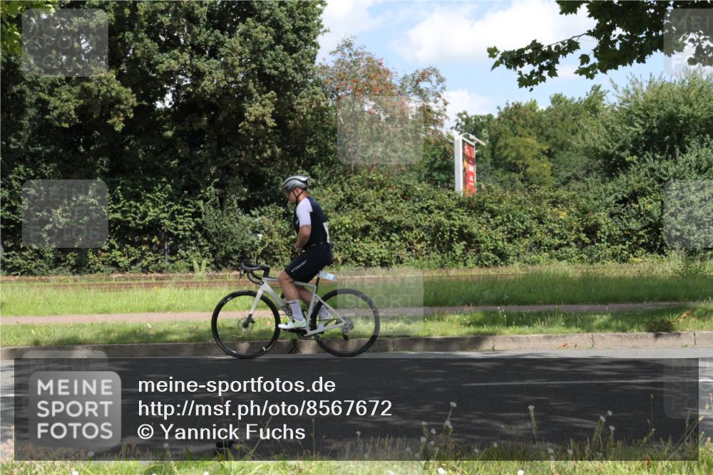 10.08.2025 - GEWOBA Citytriathlon Bremen Yannick Fuchs http://msf.ph/oto/8567672 10.08.2025 12:42:07 Radfahren 698, 754, 926, 1003 meine-sportfotos.de